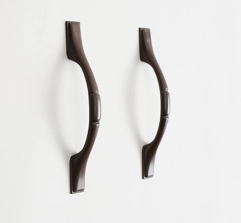 2.99 in (76 mm) Furniture Handle 2-Pack in use