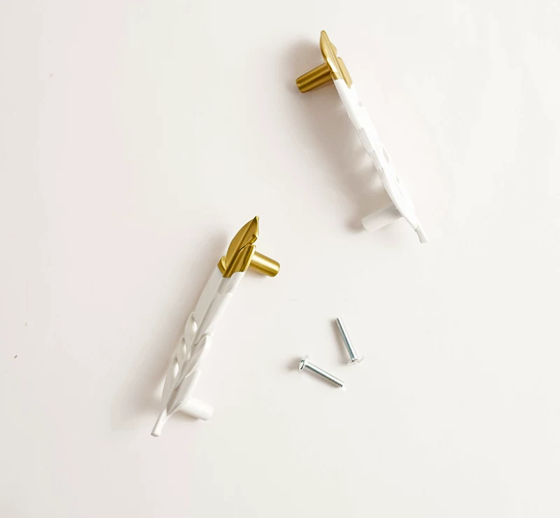 White Metal Feather Handle for Cabinet Door and Drawer, 1 Piece - product view 4